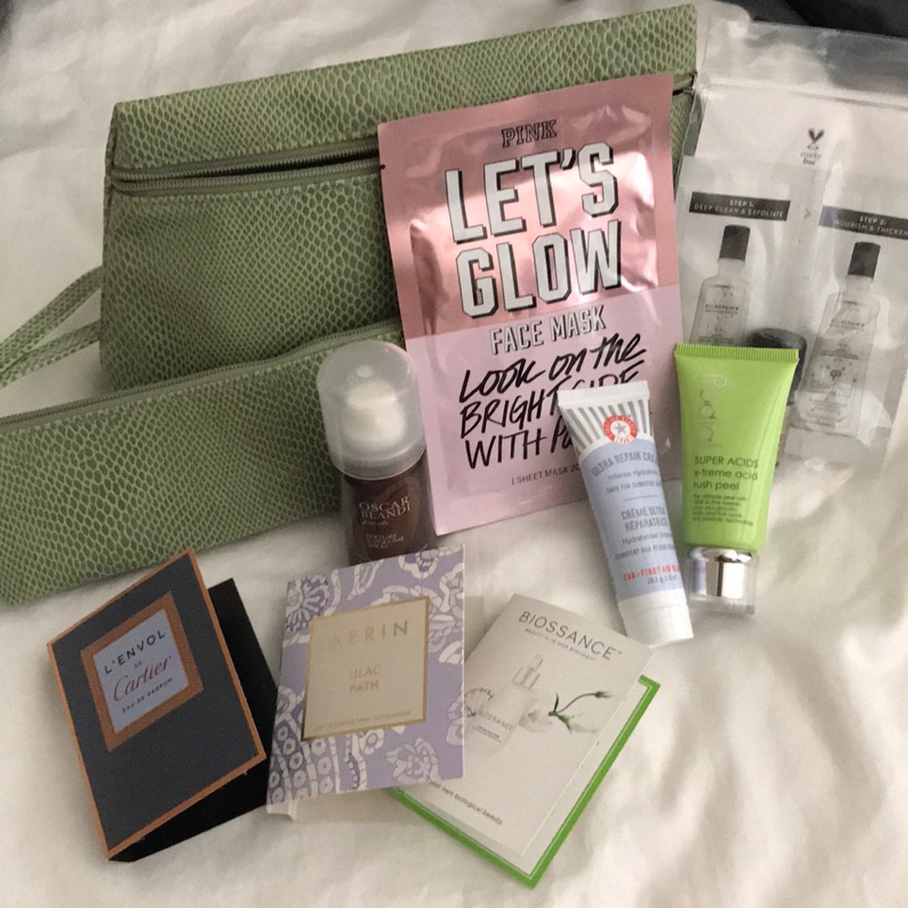 Clinique Cosmetics Bag with deluxe samples